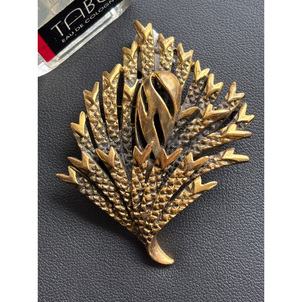 Vintage Big Gold Tone Metal Leaf Spray Brooch